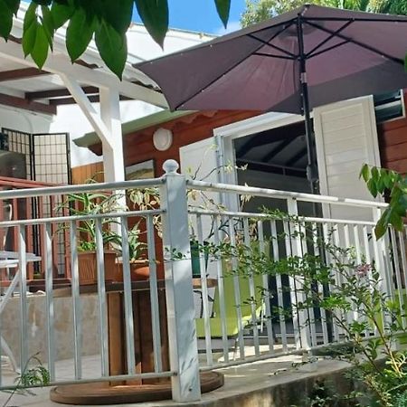 Gite Mamour - Charmant Petit Bungalow A Decouvrir Baillif Exteriér fotografie