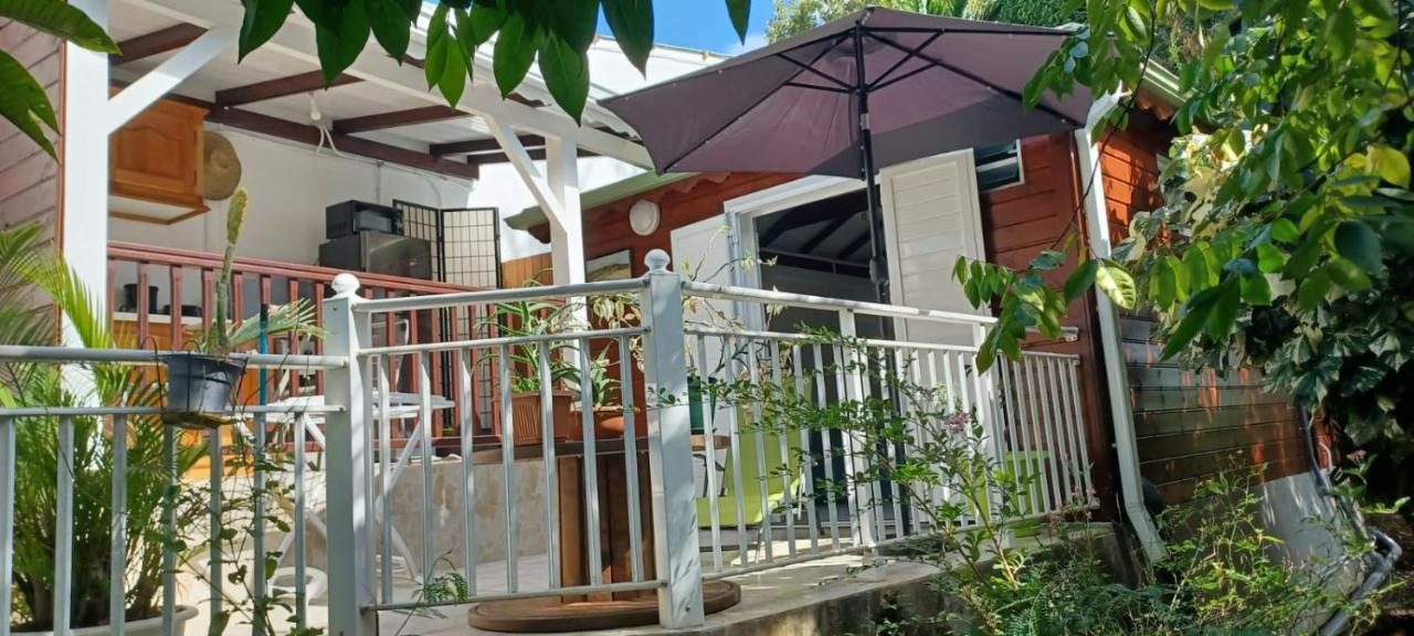 Gite Mamour - Charmant Petit Bungalow A Decouvrir Baillif Exteriér fotografie